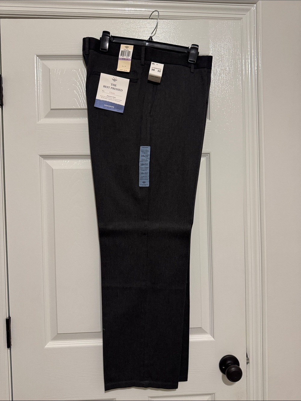 NWT docketsMen's dark gray Dress Jeans -